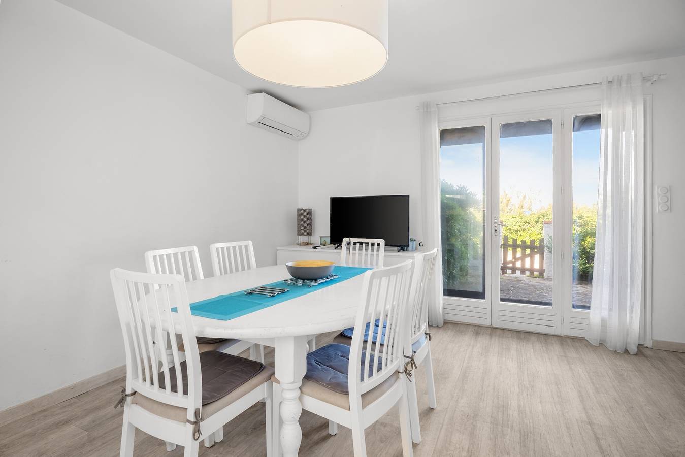 Maison de vacances « Maison En Face De La Mer » : vue mer, terrasse privée, climatisation in Le Brusc, Six-Fours-les-Plages