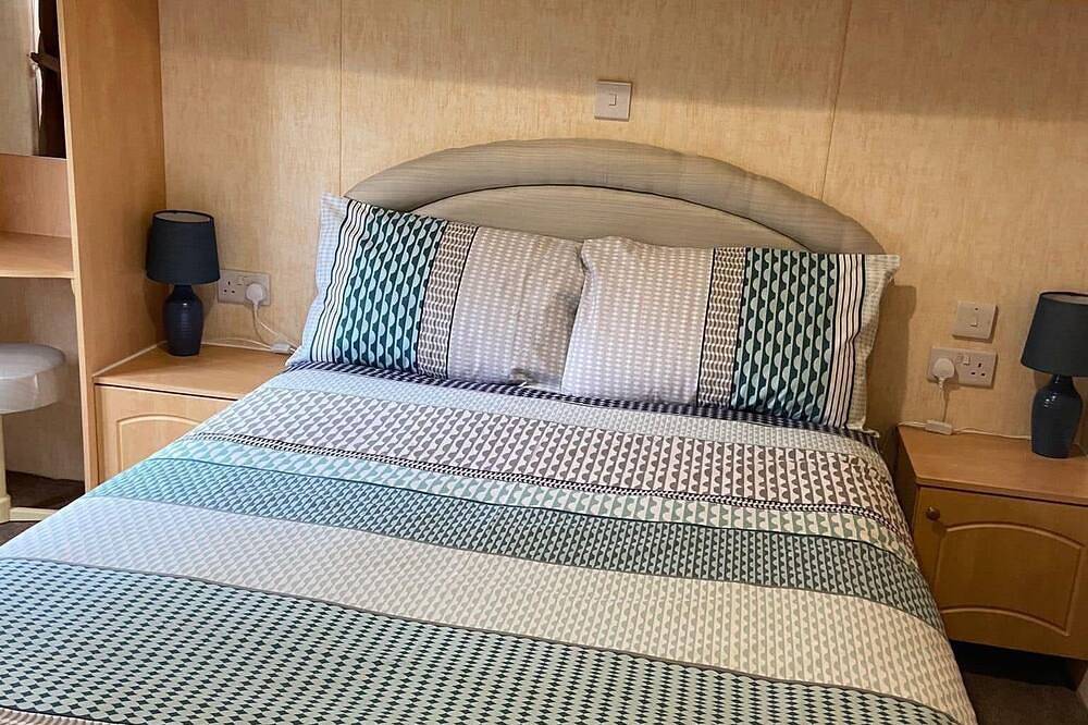Family & Dog Friendly 2-Bed Caravan, Sleeps 6 in Dumfries und Galloway