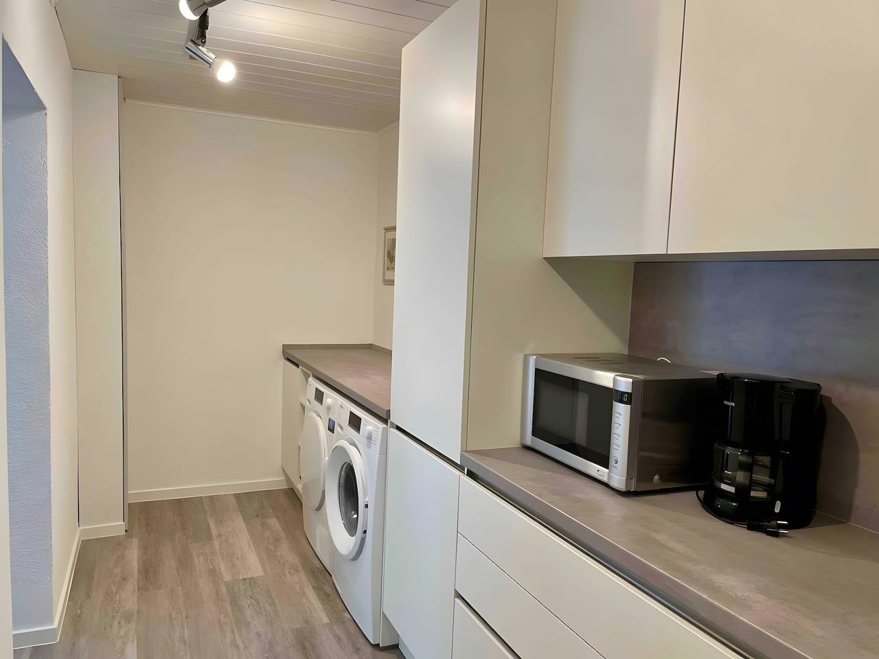 Appartement entier, Appartement « Schöne 2-Zi-whg Küche Bad Terrasse » avec terrasse, jardin privés et Wi-Fi in Heusenstamm, Arrondissement d'Offenbach