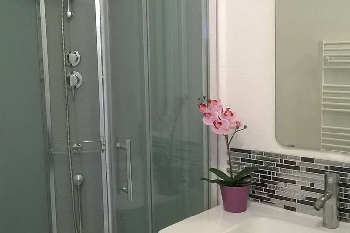 Apartamento entero, Nuevo! Apartamento nuevo y acogedor entre Burdeos y el océano! in Saint-Médard-en-Jalles, Región de Burdeos
