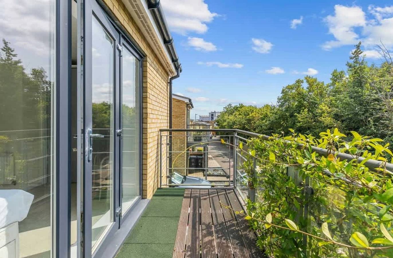 3-Bed Greenhithe Retreat Garden near Bluewater in Stone (Dartford), Dartford