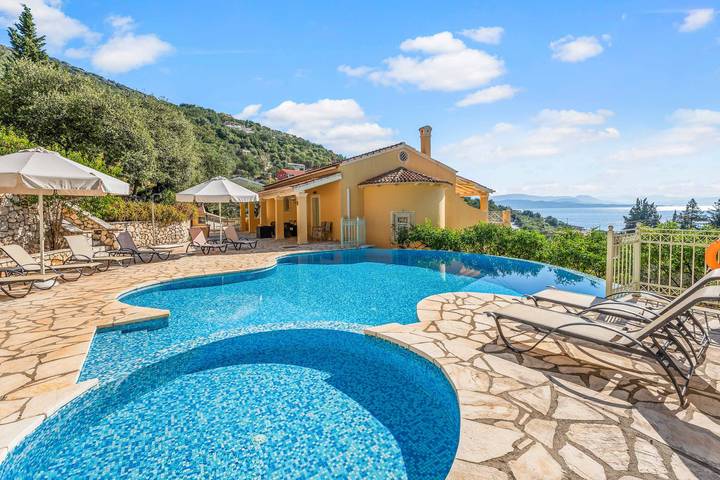 Villa for 8 people, with terrace in Nissaki