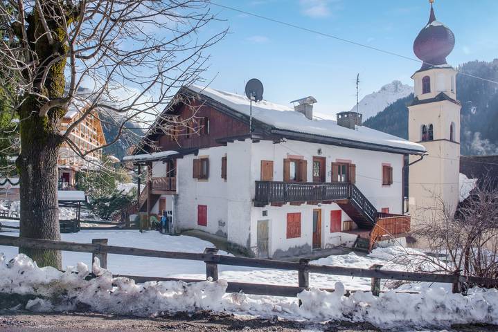 Apartamento inteiro, 'Cesa Crepaz Piccolo' com Vista de Montanha & Jardim in Canazei, Dolomiti Superski