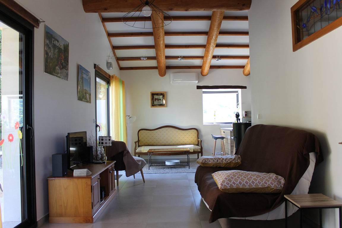 Gîte/piscine "L'Ardèchouette", 4 personnes, nuitées/semaine in Aubignas, Privas