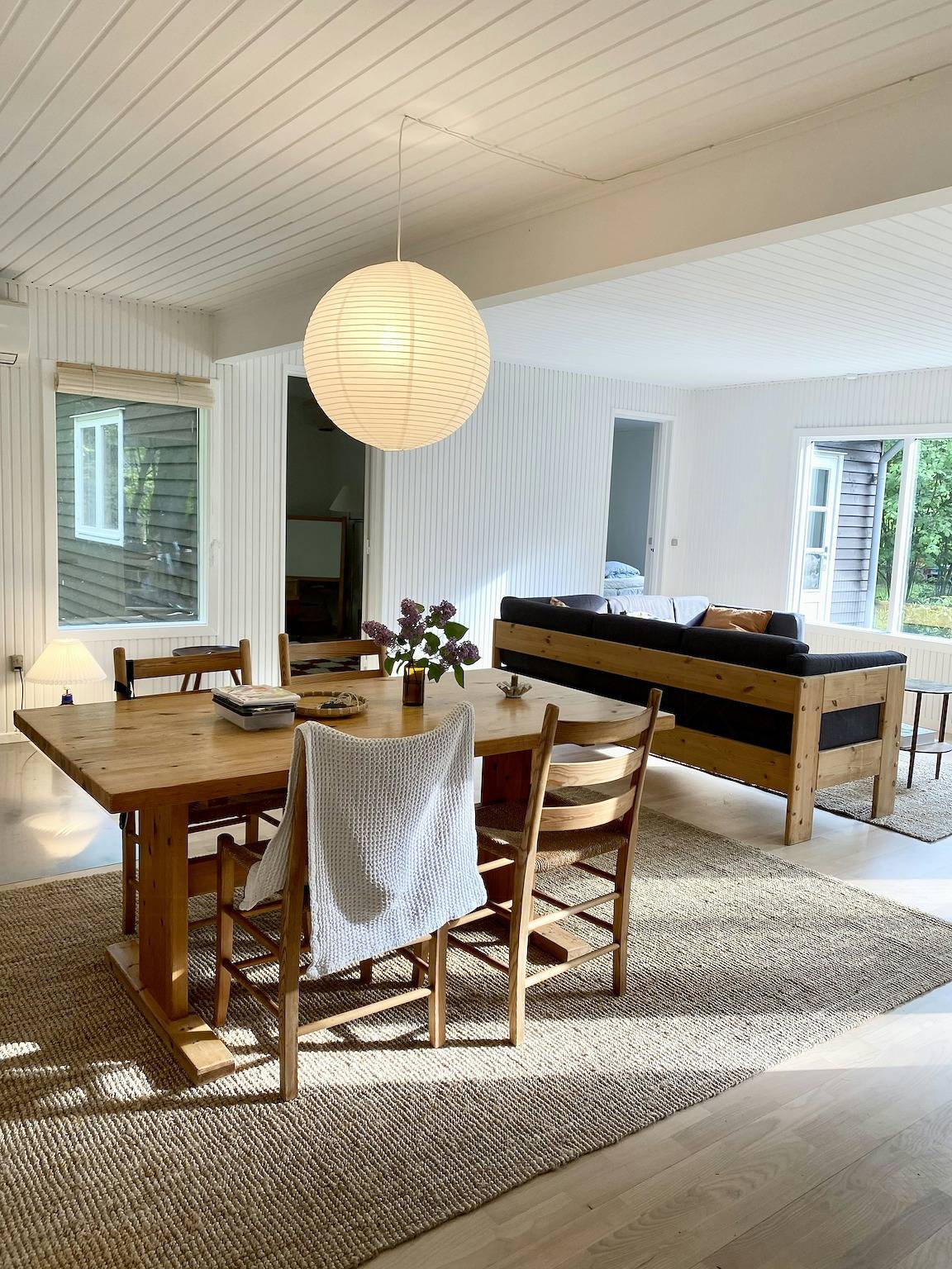 Lyst sommerhus på naturgrund nær Gudmindrup strand in Gudmindrup Lyng, Højby