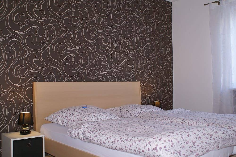 Ganze Wohnung, Schöne, große Ferienwohnung, zwei Schlafzimmer, Wohnküche, Bad, Terrasse (100m2) in Limburg, Landkreis Limburg-Weilburg