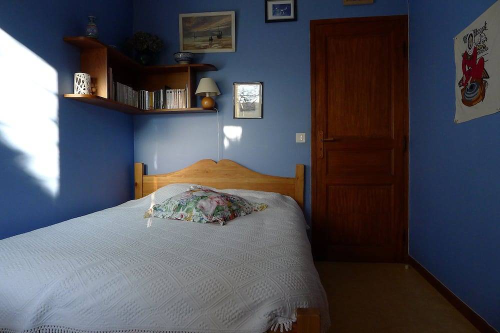 Appartement entier, T2 avec terrasse, jardin et Wifi entre parc du Luberon et parc du Verdon in Sainte-Tulle, Parc naturel régional du Luberon