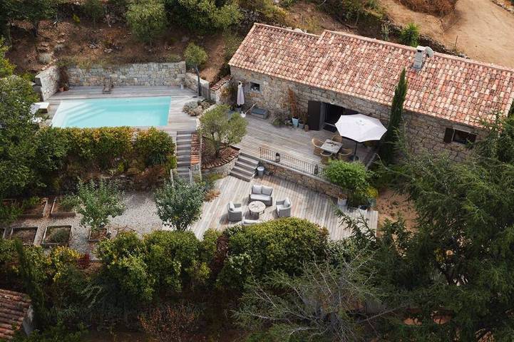 Gîte pour 4 personnes, avec terrasse à Fozzano