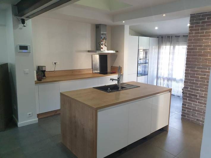 Location de vacances pour 12 personnes, avec piscine et terrasse, animaux acceptés à Coubron