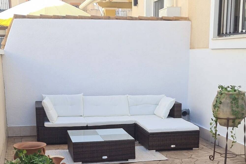 2 Schlafzimmer mit Doppelbett, 2 Badezimmer Villa mit Dachterrasse und Pool - für 6 Personen in Torre de la Horadada, Pilar de la Horadada