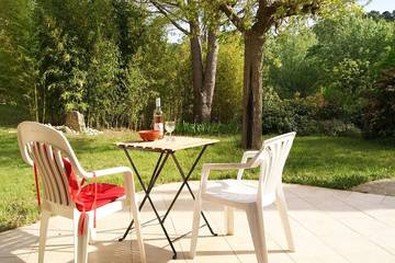 Location de vacances pour 10 personnes, avec terrasse et jardin à Venterol