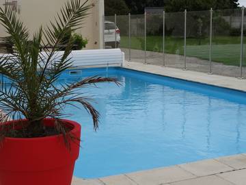 Gîte pour 4 personnes, avec terrasse ainsi que piscine et jardin à Ganzeville