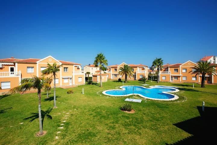 Ferienwohnung für 4 Personen, mit Terrasse und Pool in Oliva