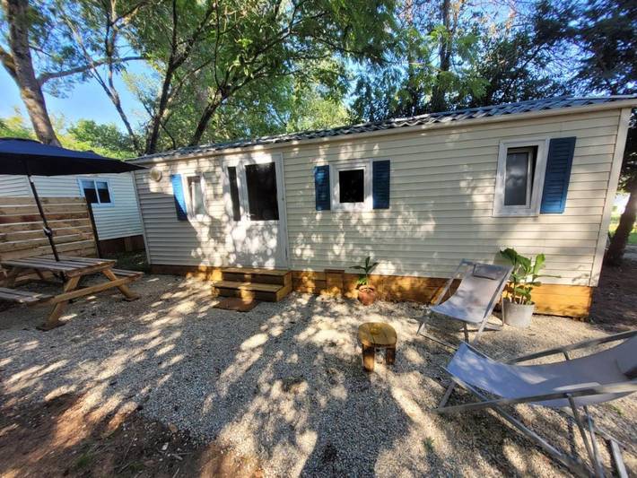 Camping pour 4 personnes, avec terrasse et jardin