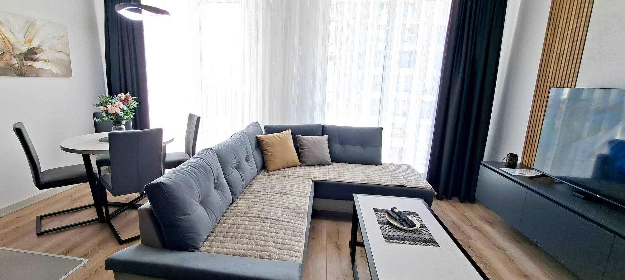 Ganze Wohnung, Deluxe-Apartment mit zwei Schlafzimmern und Pool im 5. Stock in Skopje, Nordmazedonien