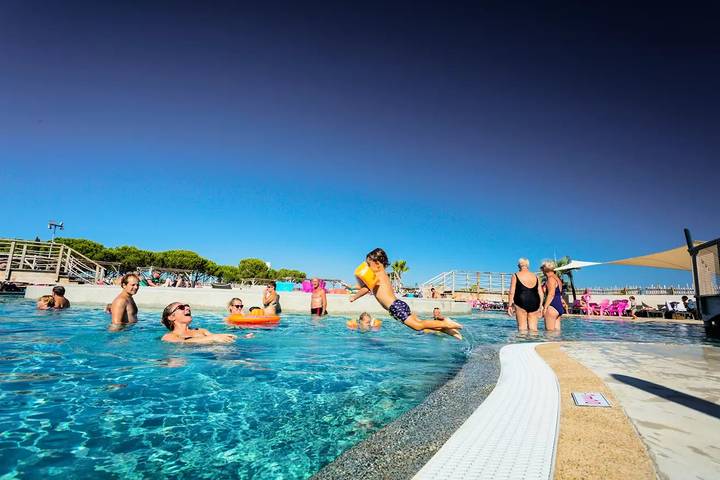 Camping für 4 Personen, mit Pool und Terrasse in Sérignan