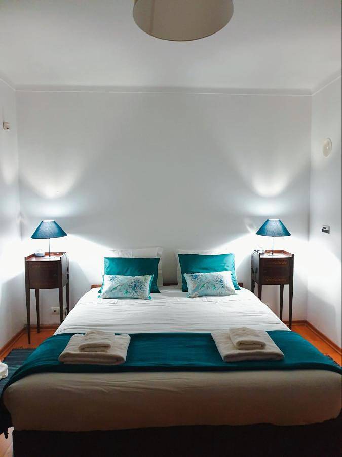 Six-Bedroom House in Aroeira, Corroios