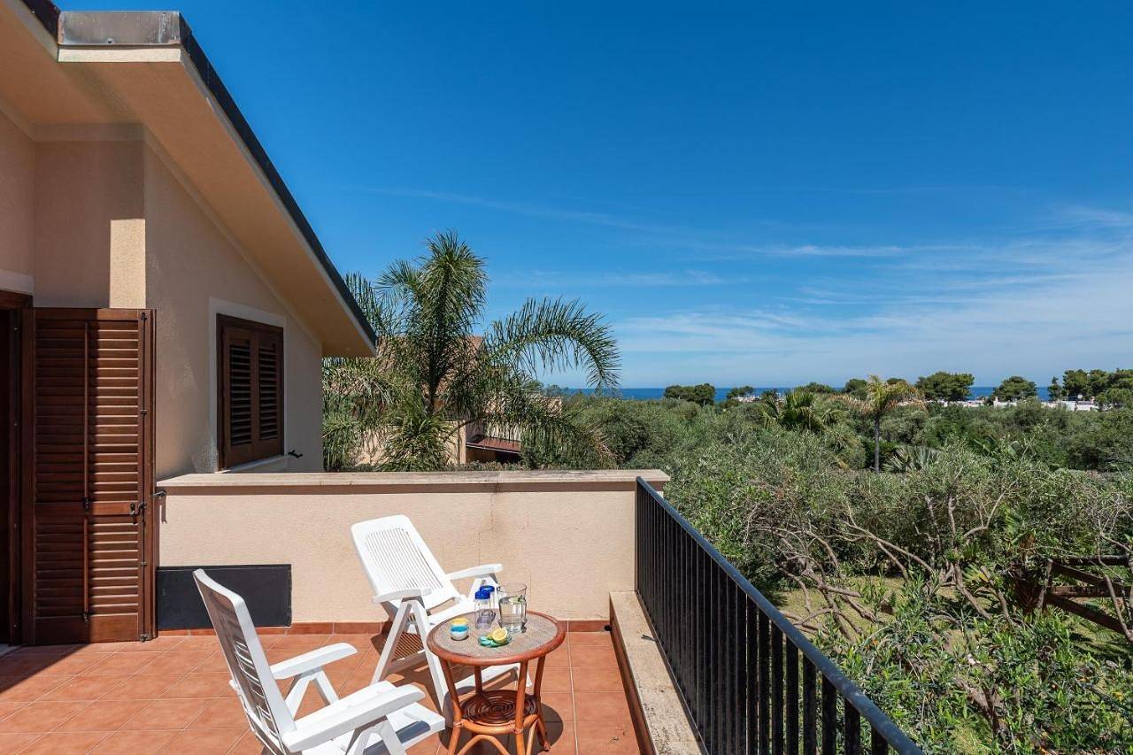Deliziosa Villa a 500 metri dal mare con Piscina in Terrasini, Provincia di Palermo