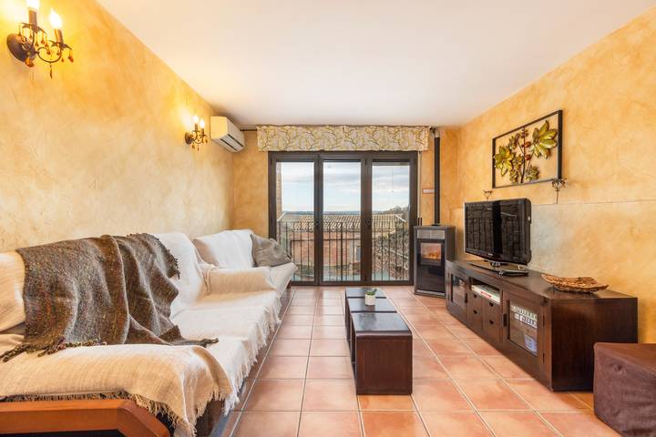 Casa rural para 9 personas, con balcón en Ossó de Sió