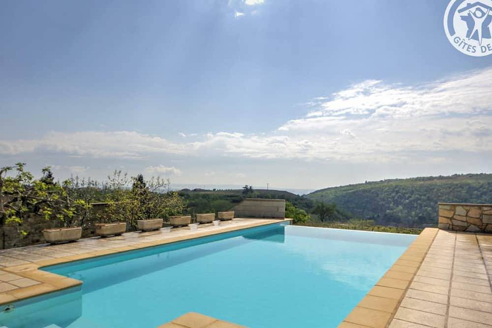 Gîte Studio avec Terrasse Privée au Cœur du Vignoble in Malleval, Parc Naturel Régional du Pilat