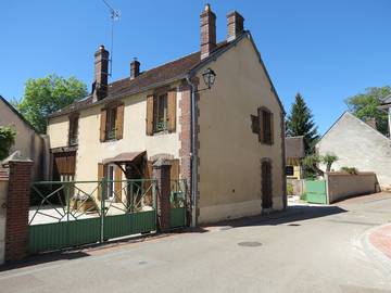 Gîte pour 28 personnes, avec terrasse et jardin dans Yonne