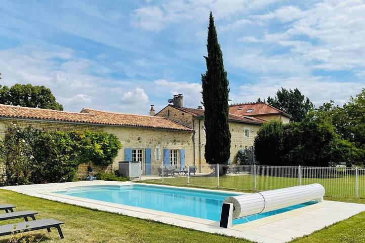 Location de vacances pour 10 personnes, avec Terrasse et Jardin à Brioux-sur-Boutonne