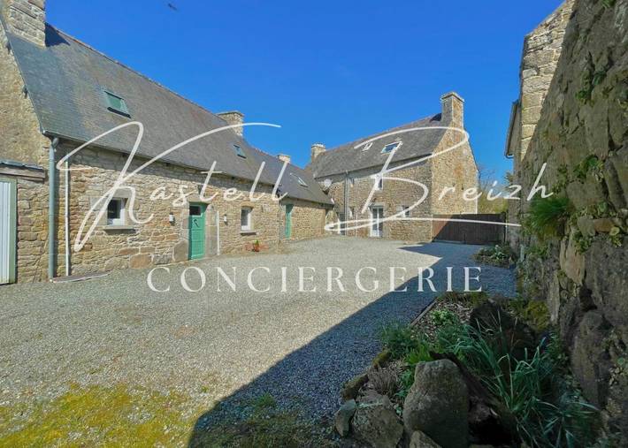 Gîte pour 8 personnes, avec vue sur le lac ainsi que jardin et vue, animaux acceptés à Saint-Connan