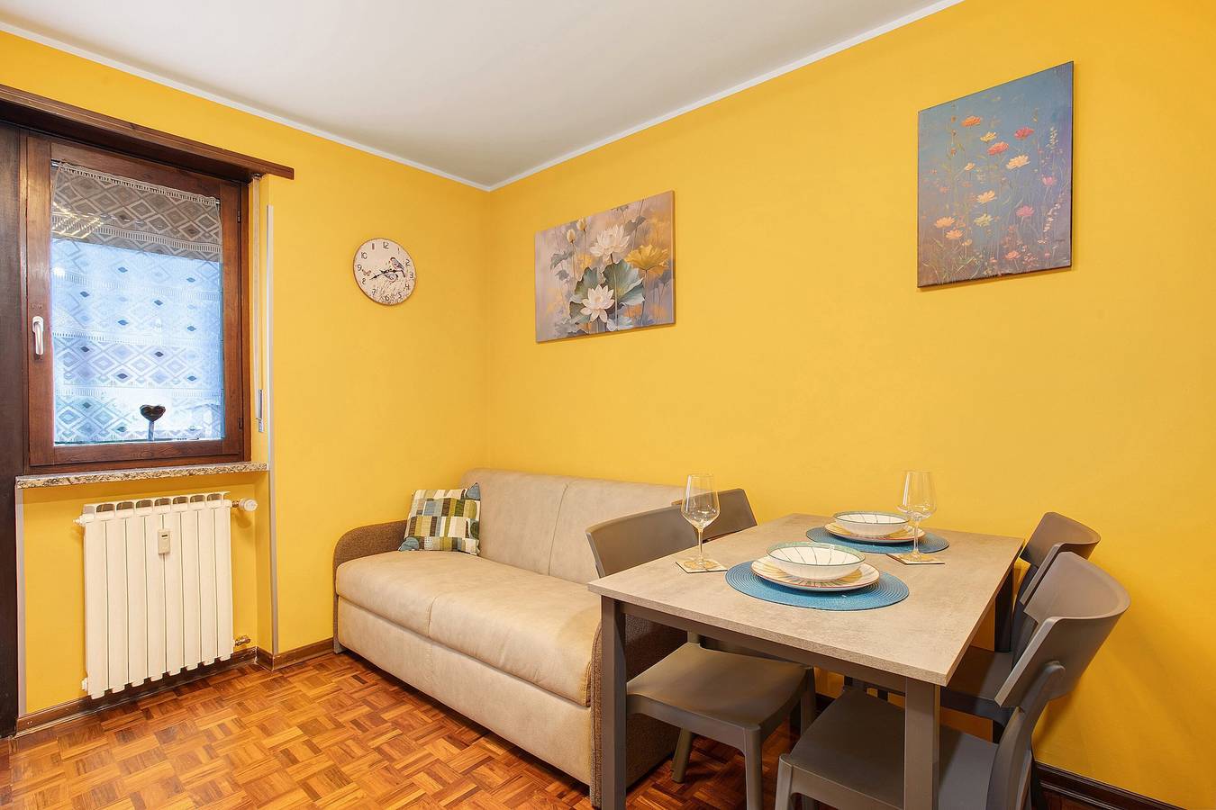 Apartamento entero, Apartamento 'Maison De Doi - Chatillon' con vistas a la montaña, jardín privado y Wi-Fi in Saint-Vincent, Comune di Châtillon