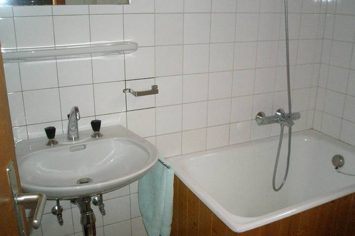 Chalet für 6 Personen, mit Garten und Pool in der Schweiz - 4