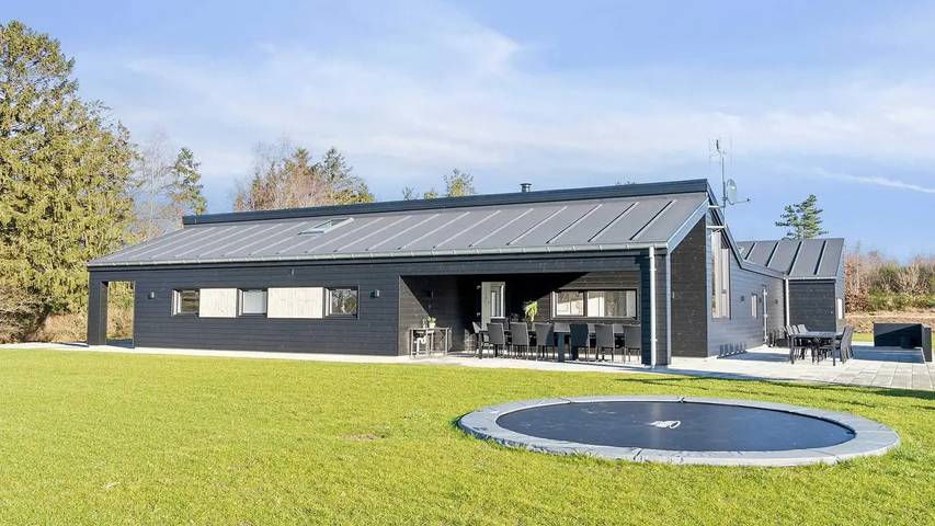Dom dla 21 osób, z Jacuzzi i Basen oraz Sauna w Bornholm