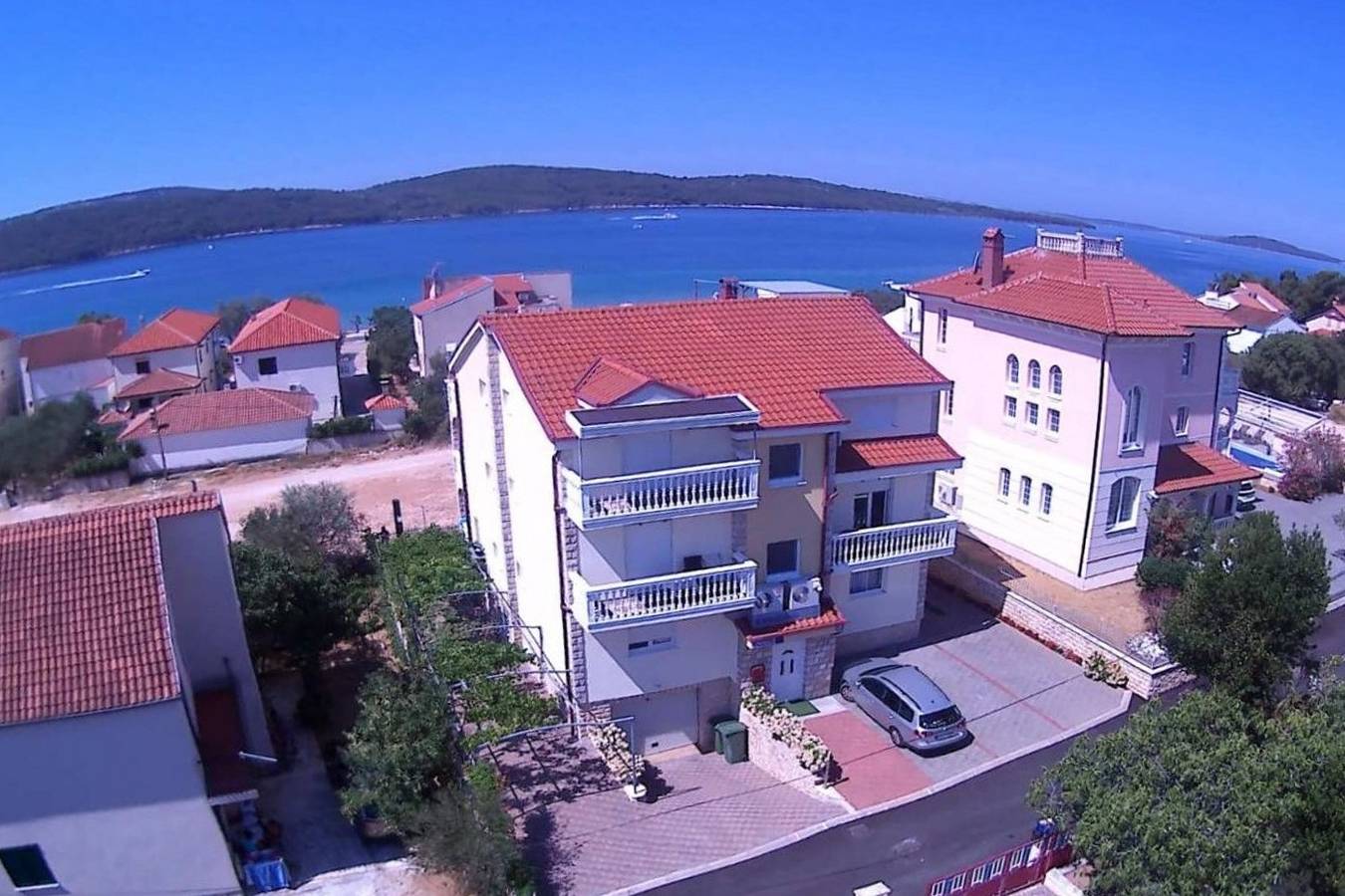 Ganze Wohnung, 1-Zimmer-Ferienwohnung mit Balkon und Meerblick Zablace, Sibenik A-23960-b in Sibenik, Šibenik-Knin