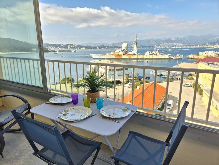 Entire holiday apartment, 4 sleeps, Wifi, A/C, See view, all on foot in Saint-Mandrier-sur-Mer, Mediterranean Coast (France)