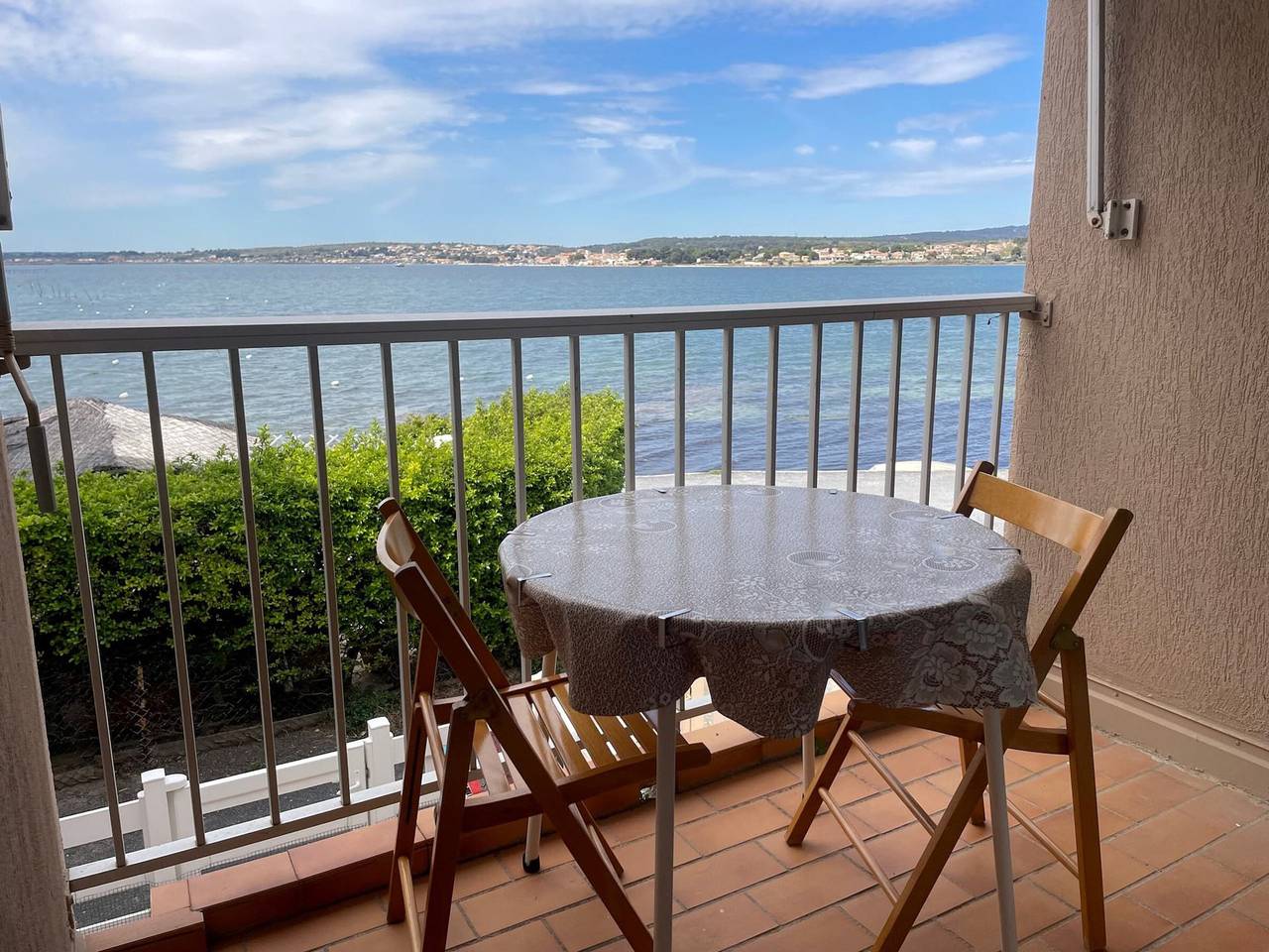 Entire studio, Gemütliche Wohnung mit Balkon, Haustiere erlaubt, Parkplatz in Balaruc-les-Bains, Côte d'Améthyste