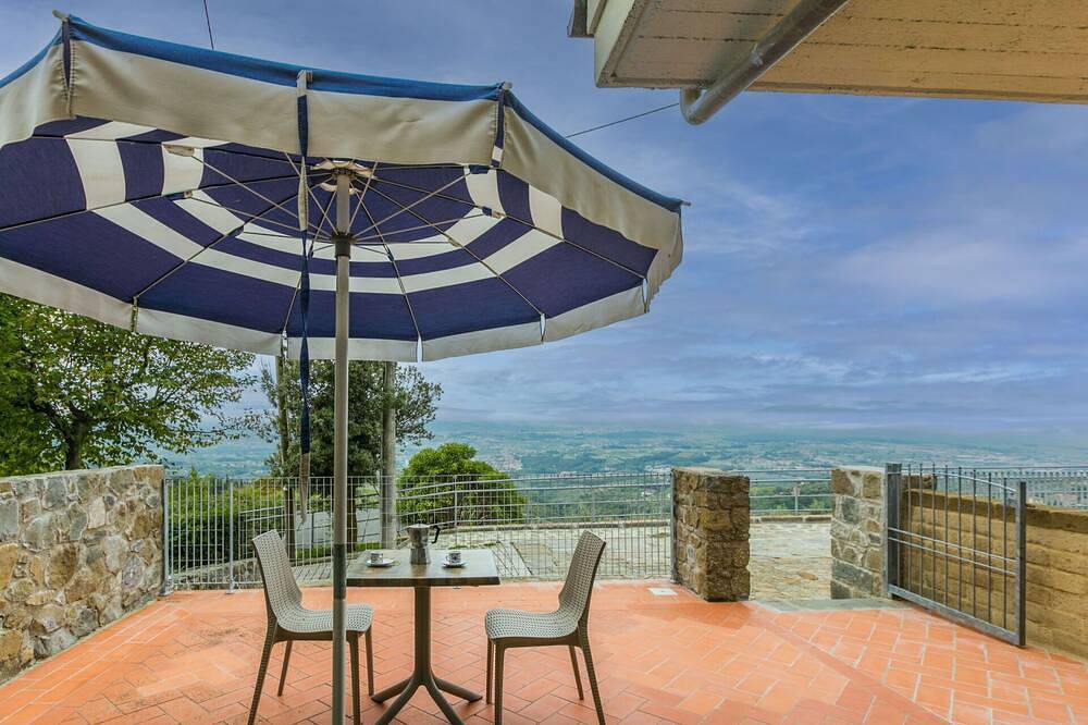 Ganze Wohnung, Herrliche Wohnung für 2 Personen mit  W-Lan, Pool, Tv, Terrasse, Haustiere erlaubt und Parkplatz in Lamporecchio, Pistoia Provinz