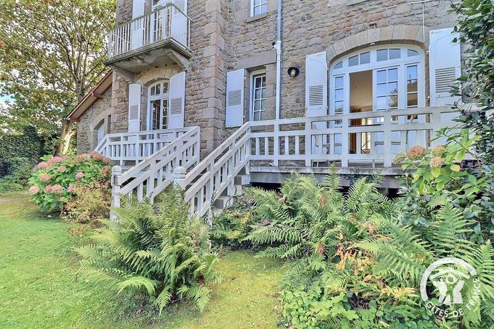Gîte pour 4 personnes, avec Terrasse ainsi que Jardin et Vue à Dinard