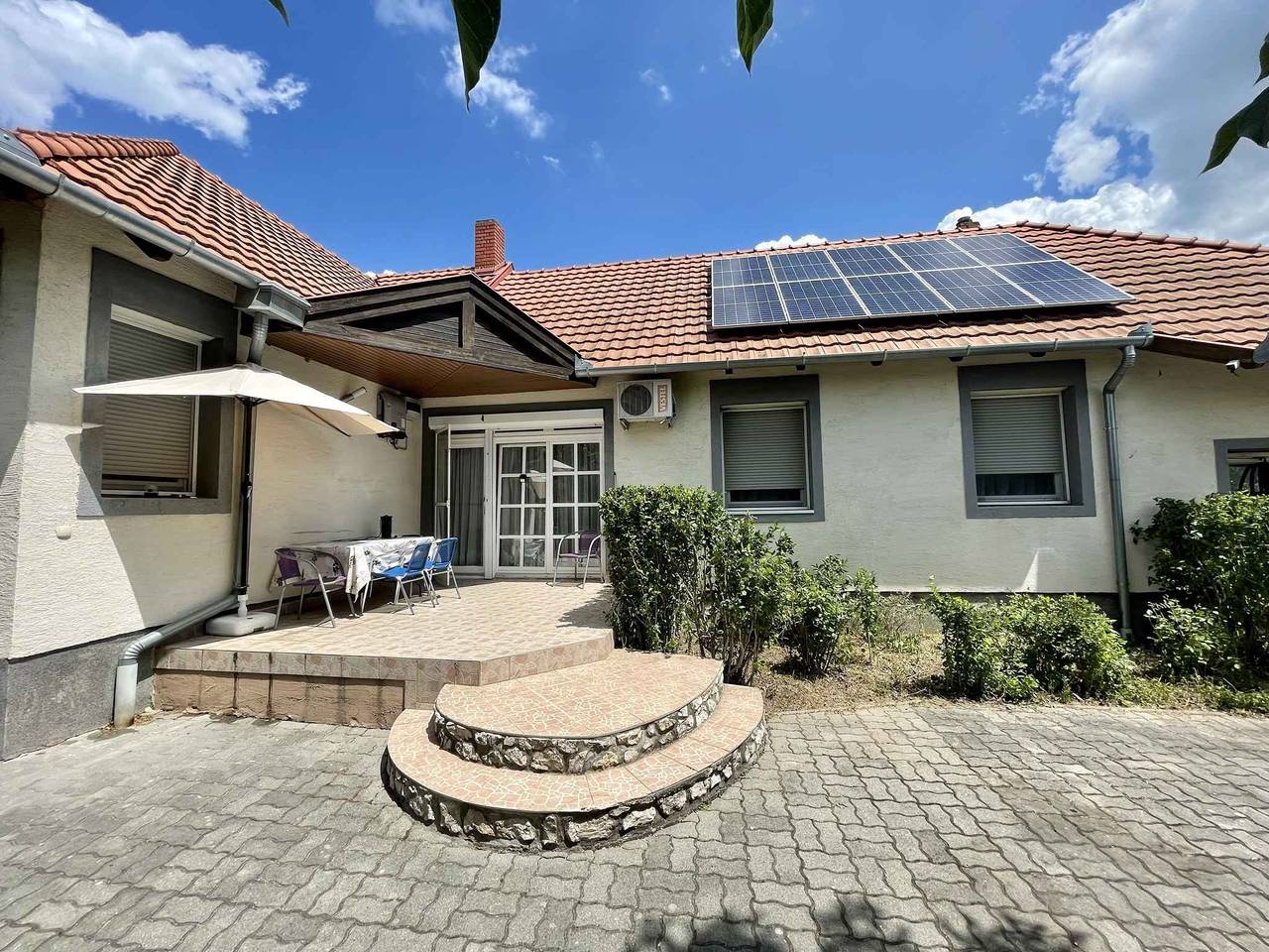 Apartamento vacacional entero, Apartamento vacacional sólo 300 metros de la playa con piscina  in Keszthely, Parque Nacional de las Tierras Altas de Balaton