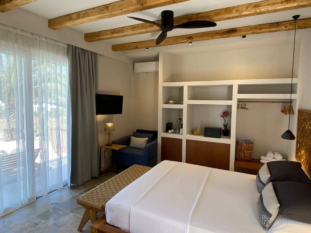 Rhethion Suite, Divine Sea Views, Private Pool, Furnished Terrace, Milos in Pollonia, Milos