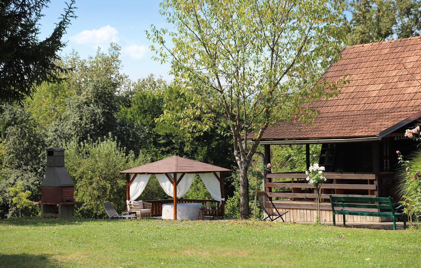 Charmant appartement van 73 m² met zwembad en terras, op 1,5 km van de rivier de Kupa in Karlovac region