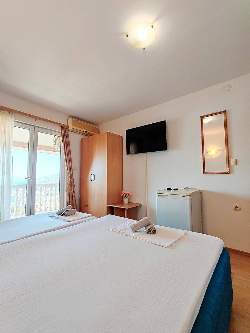 Zimmer für 3 Personen mit Balkon in Neum, Bosnien und Herzegowina