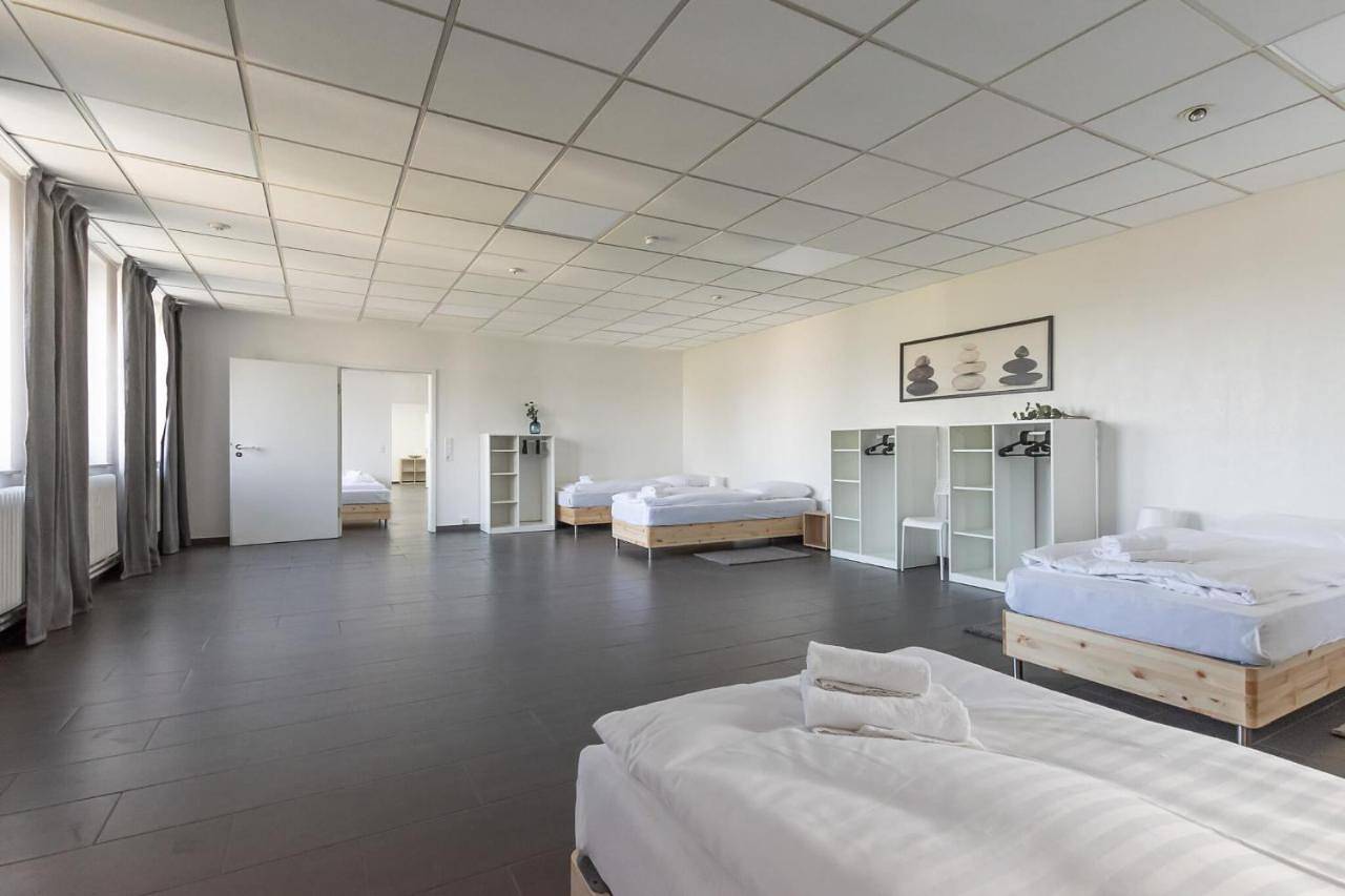 Ganze Wohnung, T&K Apartments 6 and 10 Room Apartment in Neuss for big Groups 22min to Fair Dus in Neuss, Rhein-Kreis Neuss