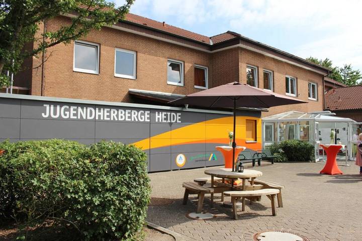 Hostel für 4 Personen, mit Terrasse und Garten in Heide