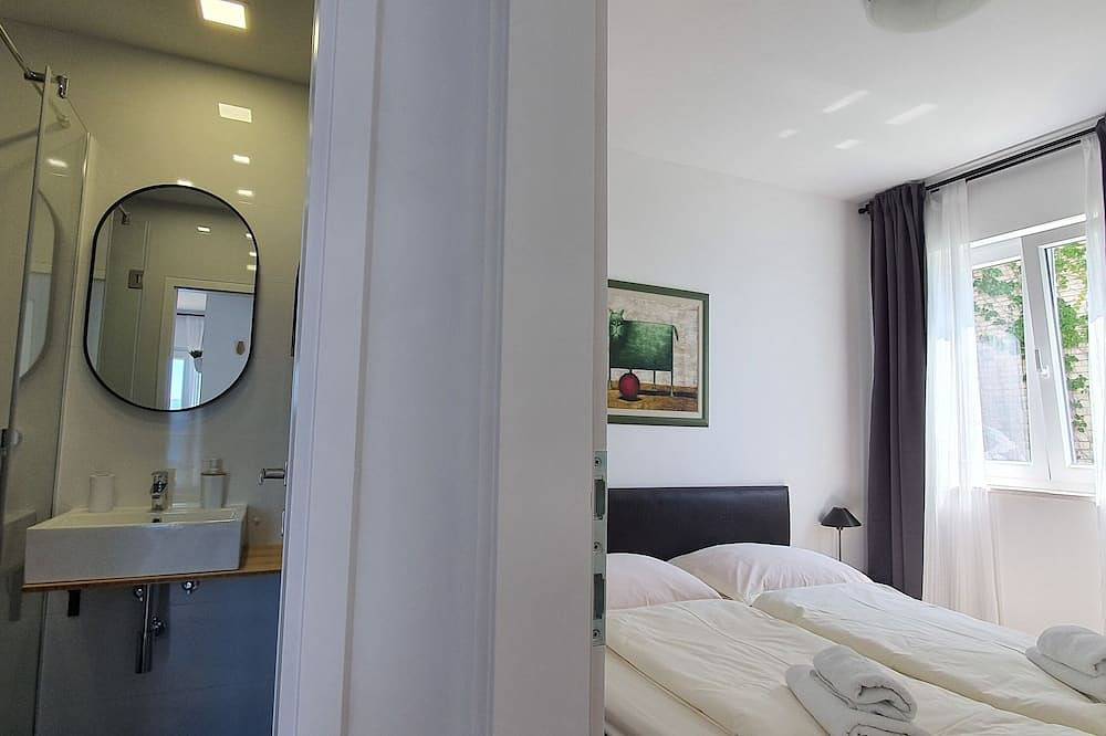 Ganze Wohnung, Beach house Villa Antares middle floor apt.A2 in Pisak, Split-Dalmatien