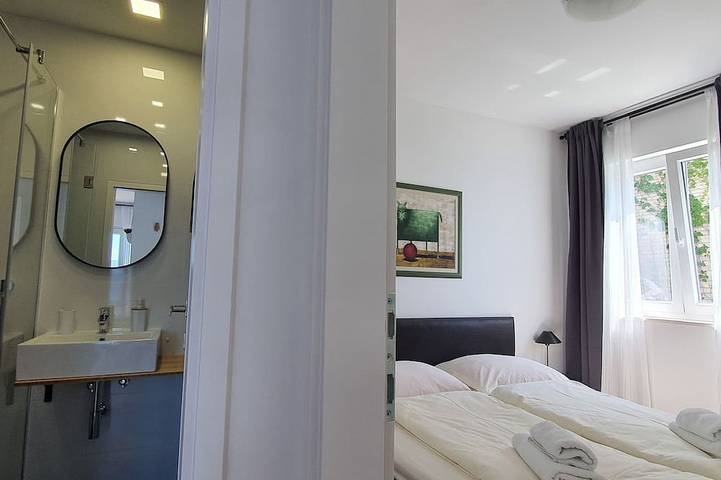Ganze Wohnung, Beach house Villa Antares middle floor apt.A2 in Pisak, Omis-Riviera
