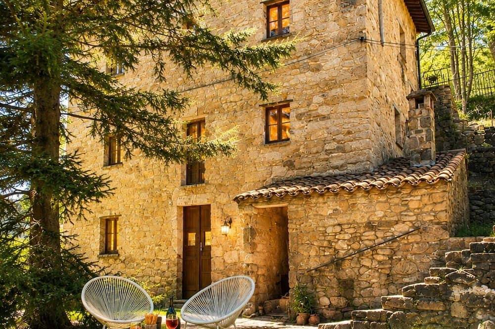Cal Mestrico casa rural by Calquerol in Vilada, Pirineo Catalan
