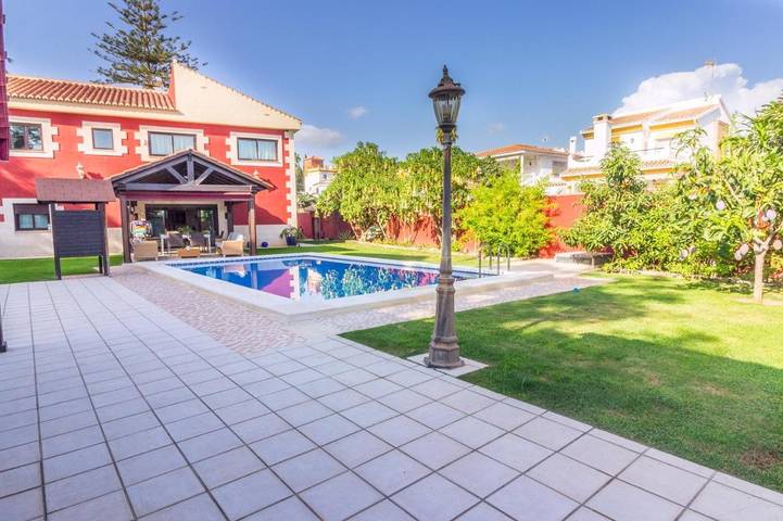 Casa rural para 11 personas, con jardín y piscina, Familias con niños en Rincón de la Victoria