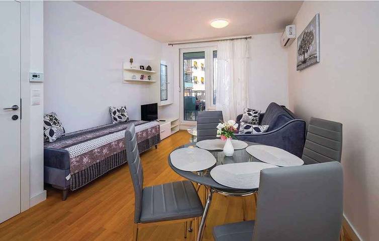 Ferienwohnung für 4 Personen, mit Balkon in Rijeka