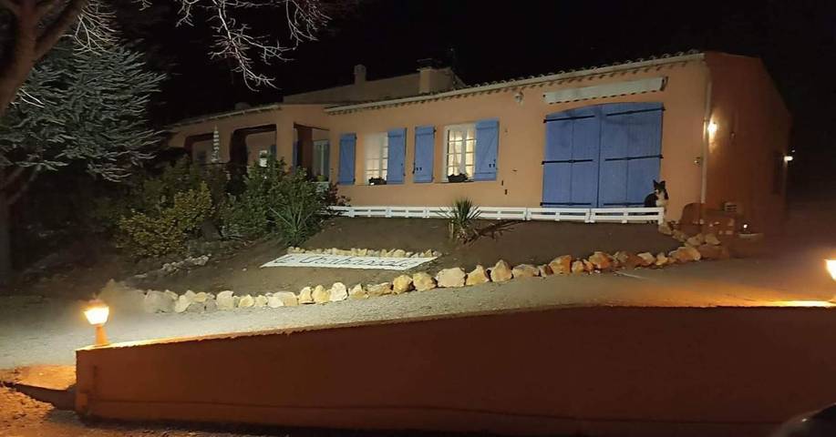 Chambre d’hôte pour 2 personnes, avec Terrasse ainsi que Jardin et Piscine dans les Gorges du Verdon