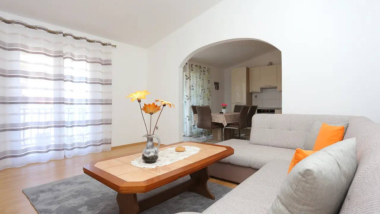 Geheel vakantieappartement, Ferienwohnung für 8 Personen (104 m²) in Nemira in Omiš (Dalmatia), Omiš-Riviera