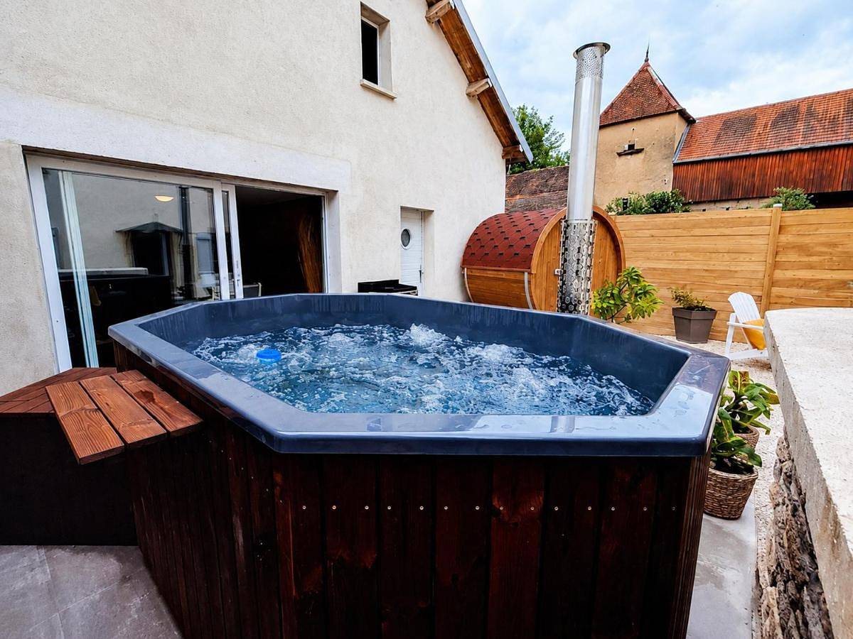 L' Ecrin de Suzanne-Maison de 180M2 avec sauna et bain nordique privatifs in Ray-sur-Saône, Haute-Saône