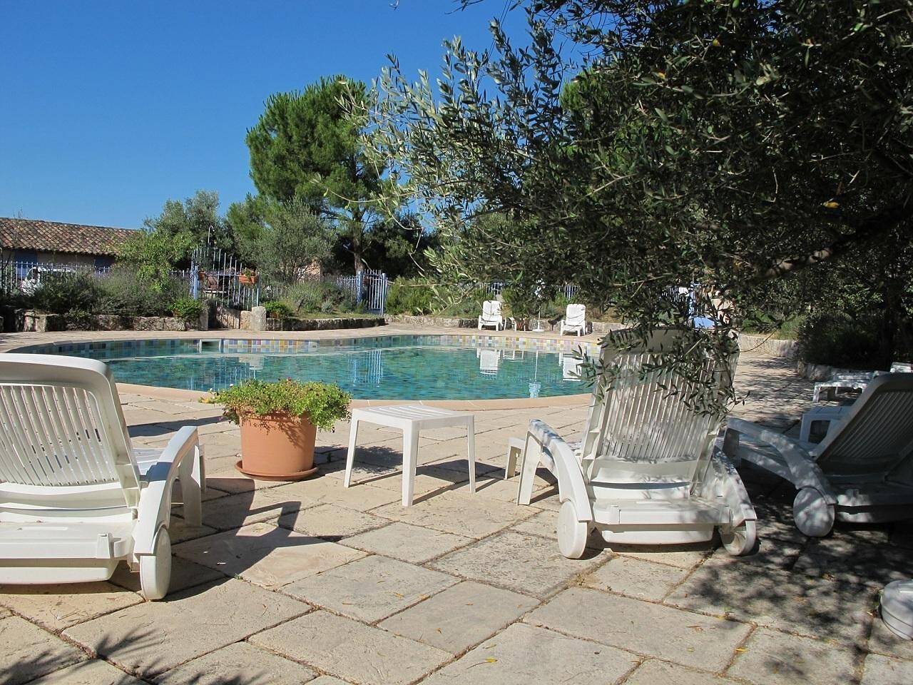 Maison "Location, Piscine, Animaux, Jardin" avec piscine partagée, terrasse privée et Wi-Fi in Lorgues, Région de Draguignan